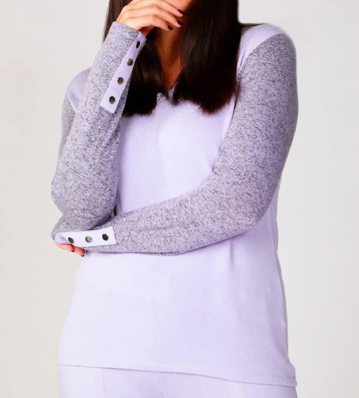 Snap Sleeve V-Neck Pullover In Black/lilac