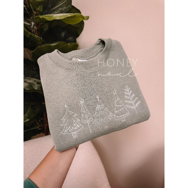 WOMEN'S EMBROIDERED CHRISTMAS TREE SWEATSHIRT