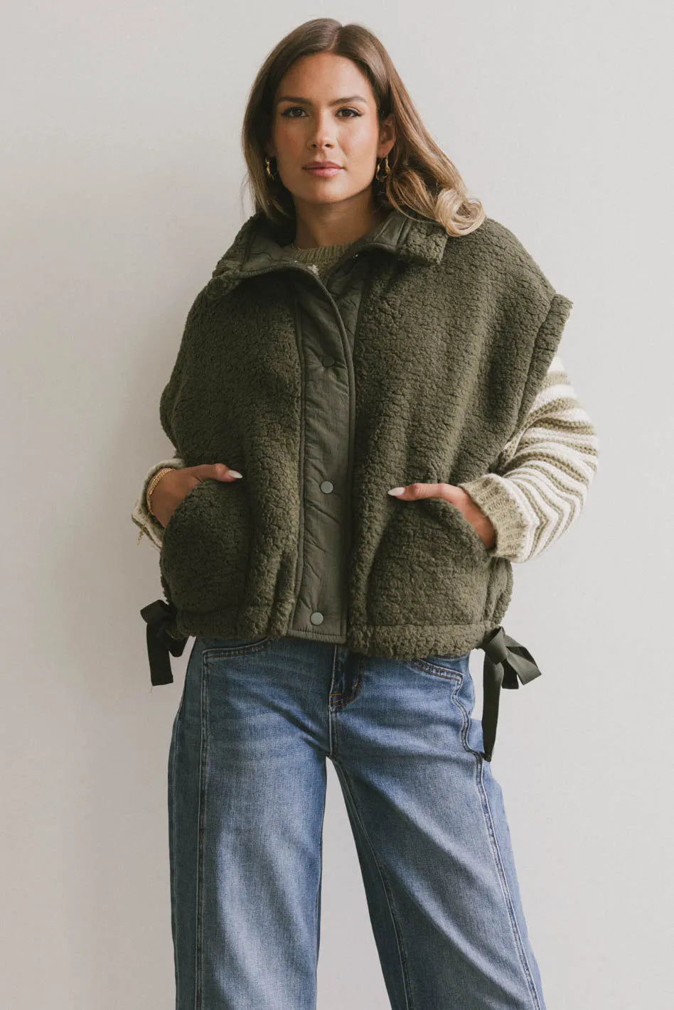 Johanna Sherpa Vest in Olive